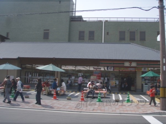 コンビニ　セブンイレブン平安神宮前店（コンビニ）まで500m
