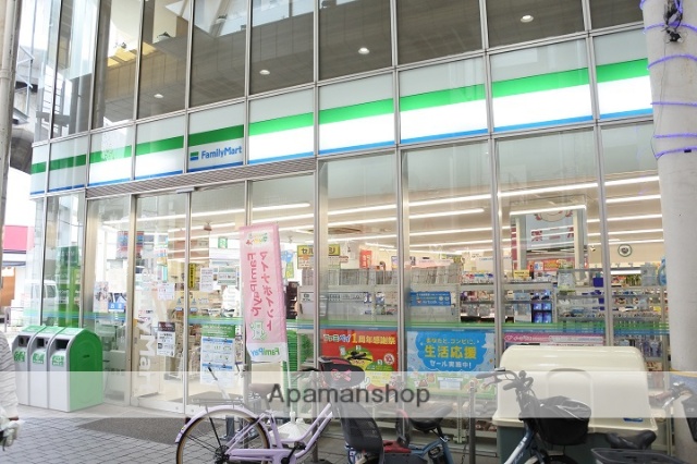 コンビニ　ファミリーマート（コンビニ）まで592m