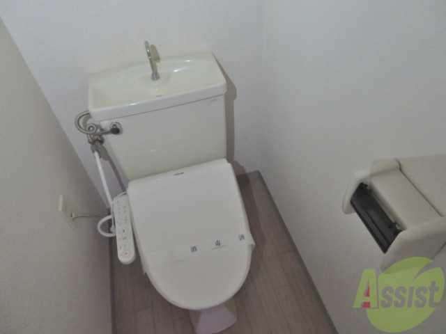 トイレ　清潔感のあるトイレですね嬉しいウォシュレット付きですよ