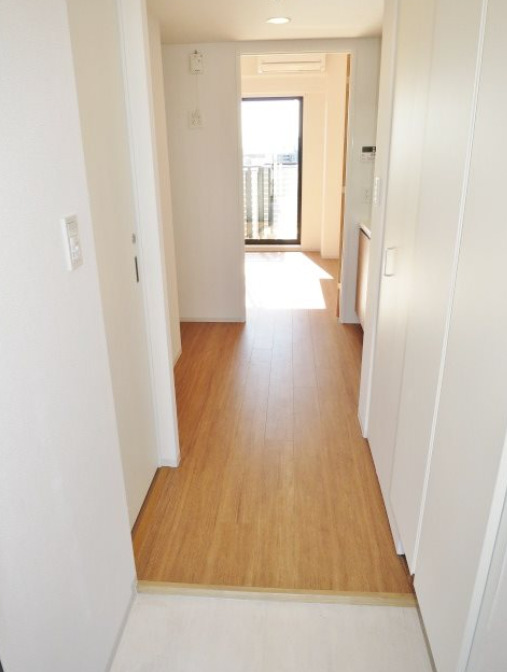 玄関　※別部屋参考写真