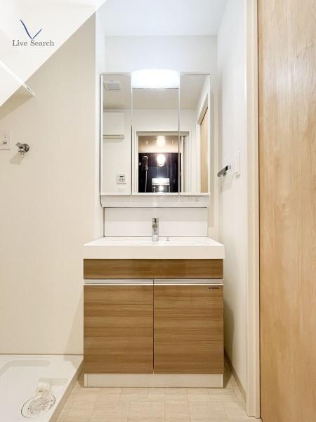 洗面設備　独立洗面台＆室内洗濯機置き場♪