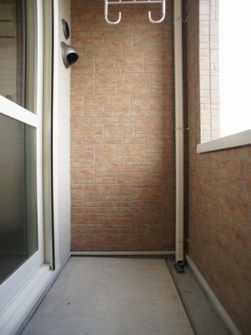 バルコニー　休みの日はお布団も干せちゃうバルコニーです。