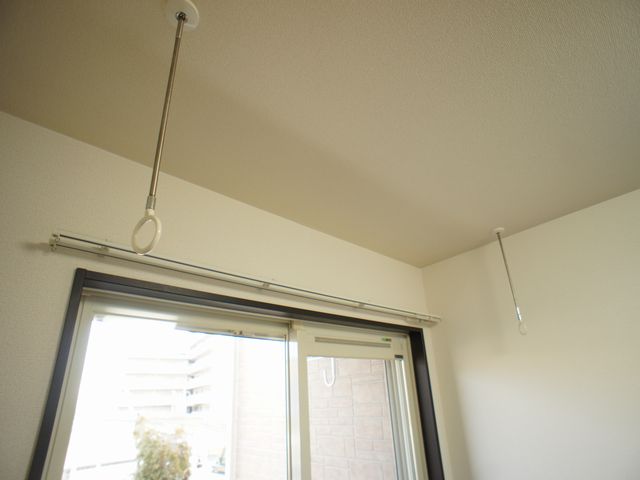 その他　室内物干しがあります。