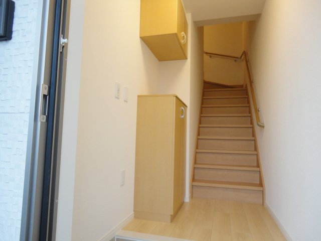玄関　玄関 階段