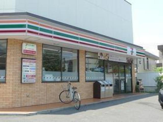コンビニ　セブンイレブン足立千住曙町店（コンビニ）まで828m