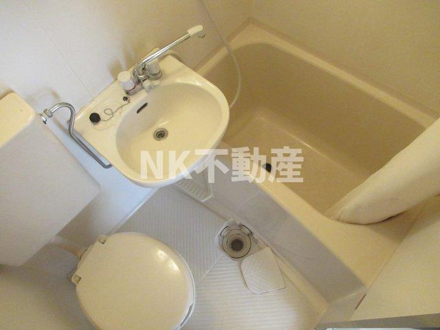 バス・シャワールーム　落ち着いた空間のお風呂です