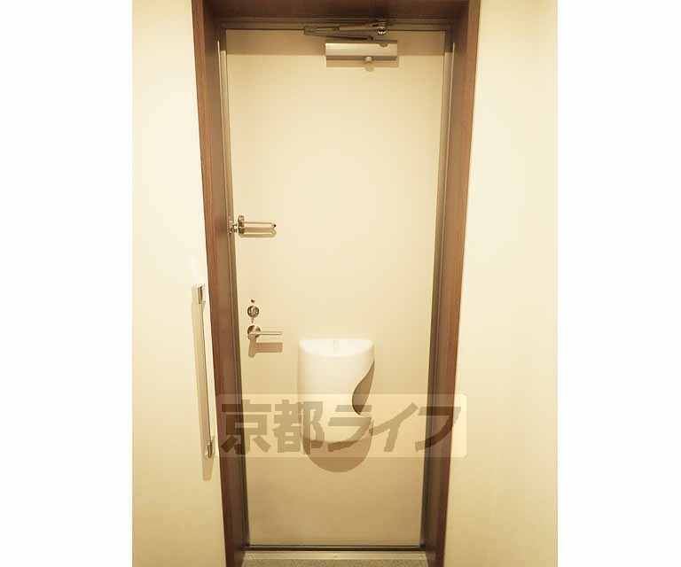 その他設備　しっかりとしたドアです。