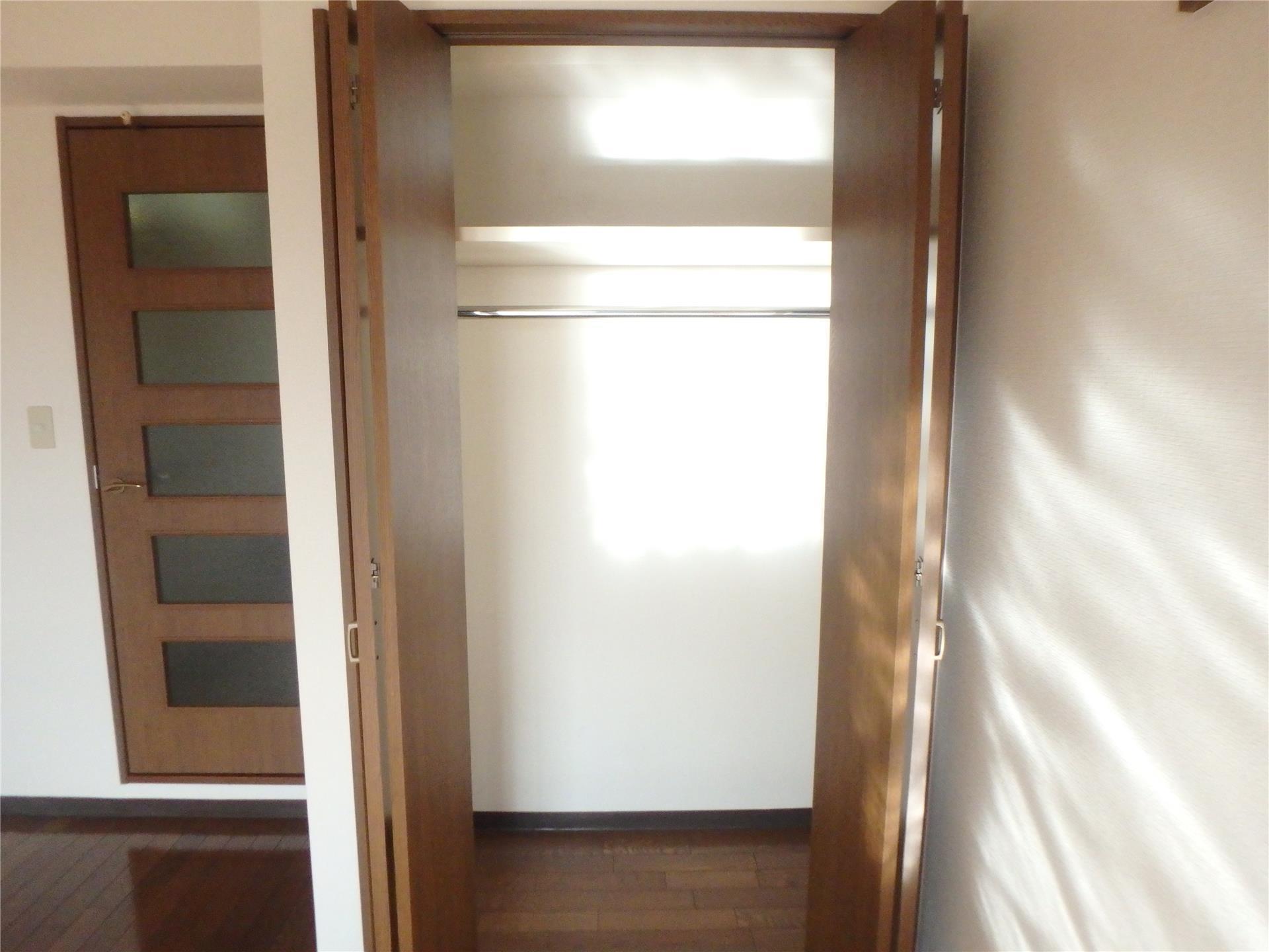 収納　ロングコートもかけられるクローゼットです