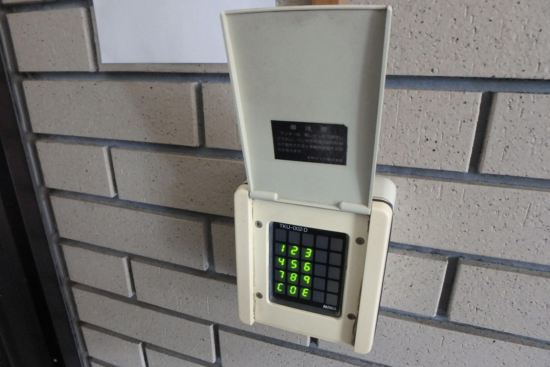 その他設備　オートロック付です