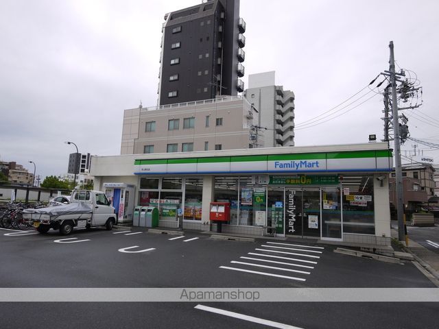 コンビニ　ファミリーマート（コンビニ）まで449m