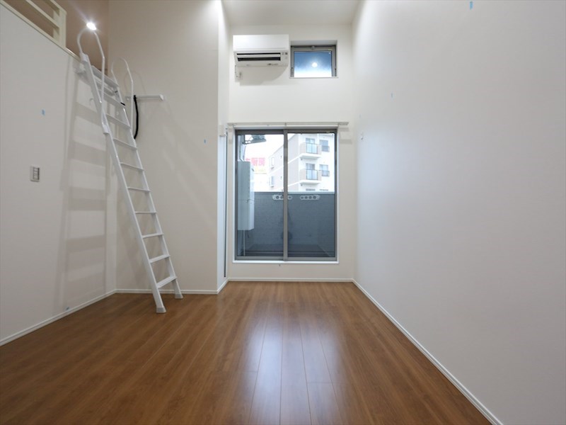 バルコニー　洋室6.7帖　ロフト5帖（収納でも使えます）