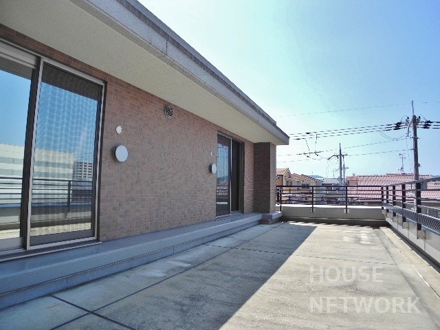 バルコニー　西大路七条の分譲ファミリーマンションです。