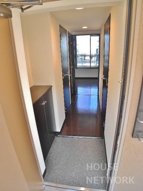 玄関　西大路七条の分譲ファミリーマンションです。