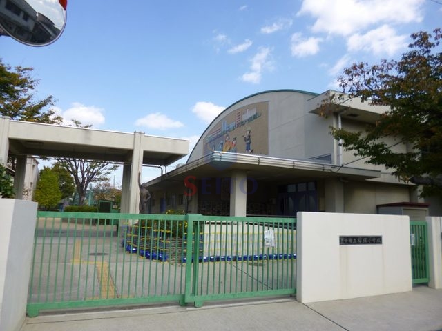 小学校　豊中市立桜塚小学校（小学校）まで476m