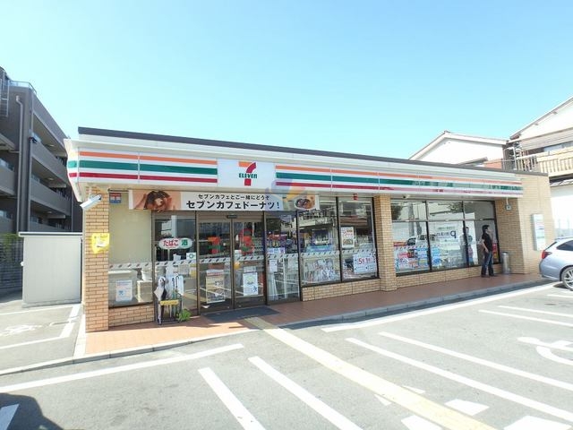 コンビニ　セブンイレブン豊中北桜塚4丁目店（コンビニ）まで308m