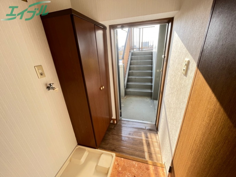 玄関　別部屋同タイプ