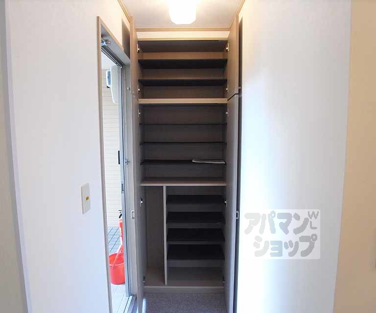 収納　シューズボックス付。