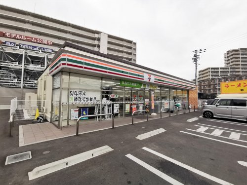 コンビニ　セブンイレブン 堺白鷺町3丁店（コンビニ）まで40m