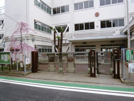 小学校　世田谷区立駒繋小学校（小学校）まで993m