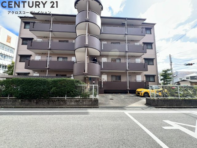 建物外観　敷地内に駐車場あります！