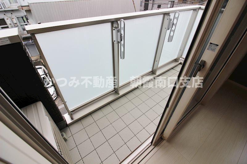 バルコニー　同マンション別号室