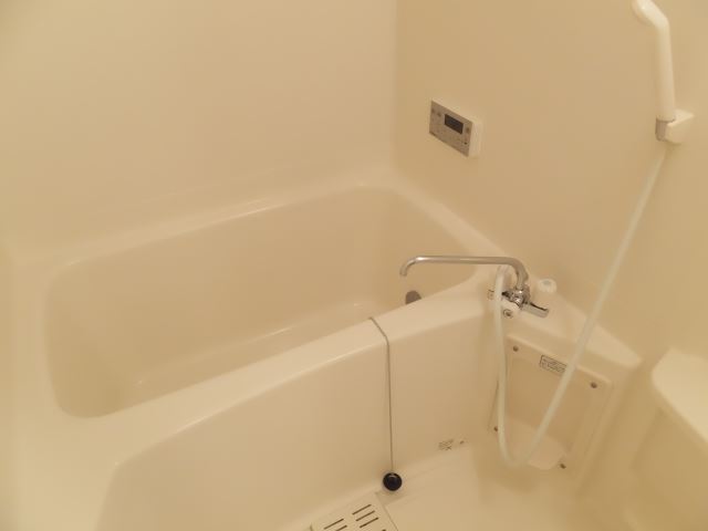 バス・シャワールーム　バスルームです