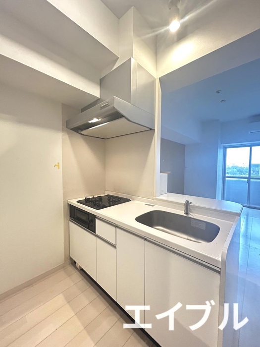 キッチン　※写真は同型タイプ、現況優先。