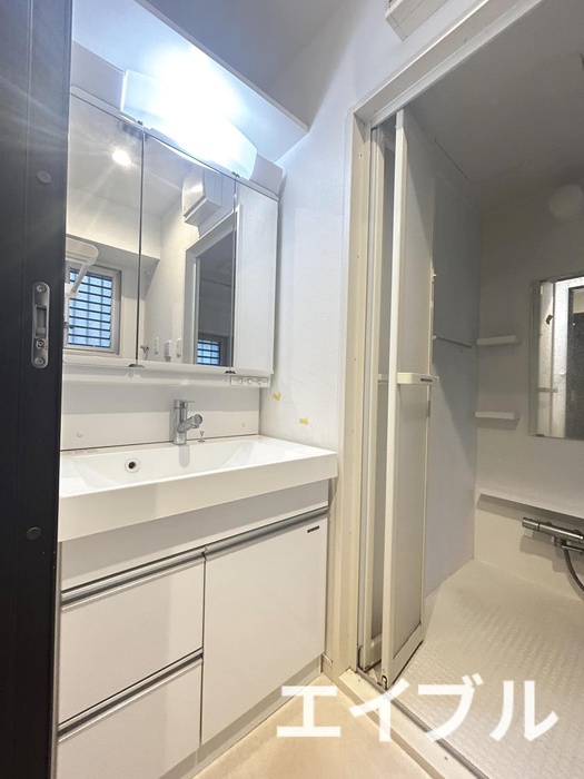 洗面設備　※写真は同型タイプ、現況優先。