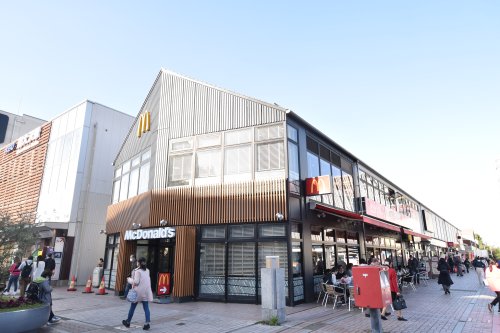 飲食店　マクドナルド 南大沢駅前店（飲食店）まで1689m