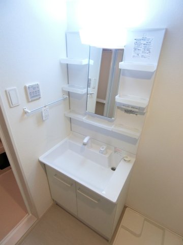 洗面設備　コンパクトで使いやすい洗面所