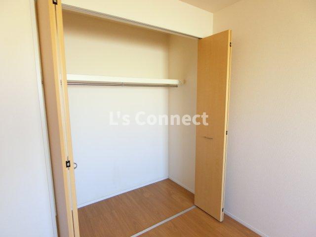 収納　クローゼットでお荷物もすっきり収納。