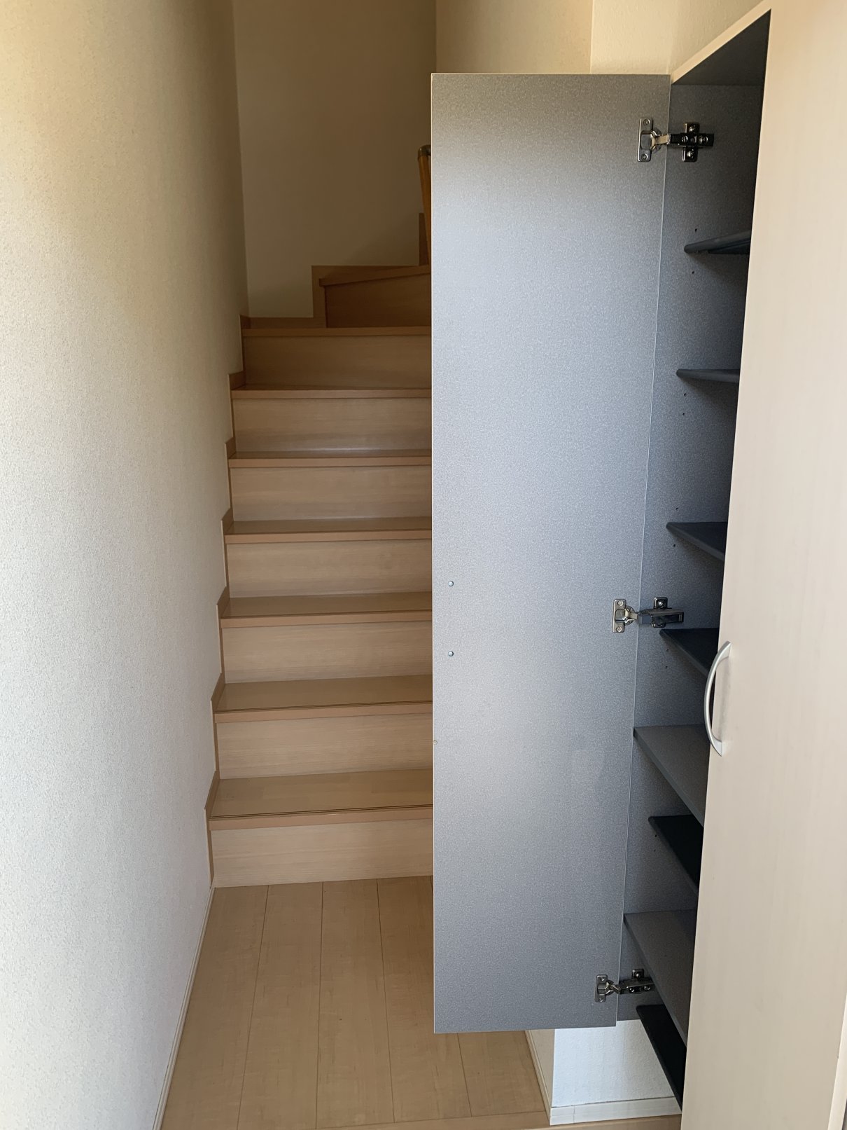 玄関　収納たっぷりの下駄箱