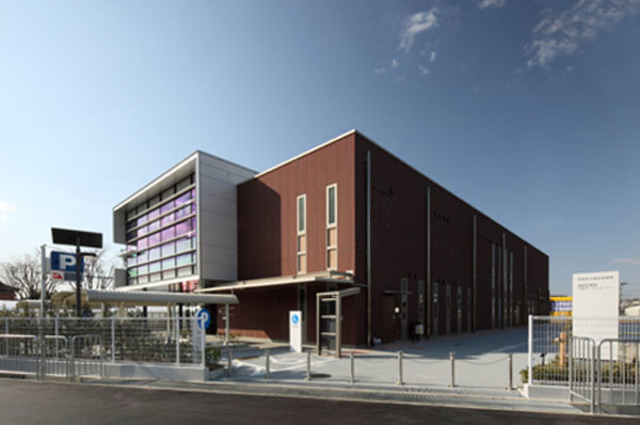 図書館　高槻市立服部図書館（図書館）まで680m