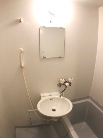 洗面設備　浴室内に洗面台があります♪