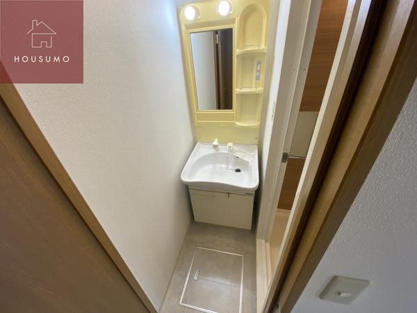 洗面設備　脱衣スペースもあります