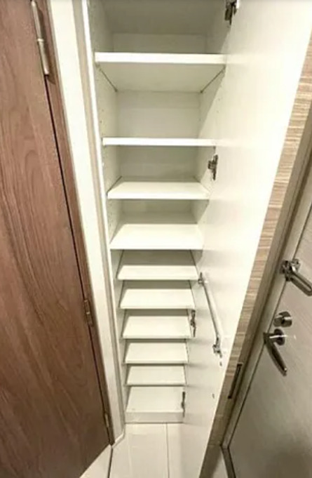 玄関　【設備充実、インターネット無料♪】