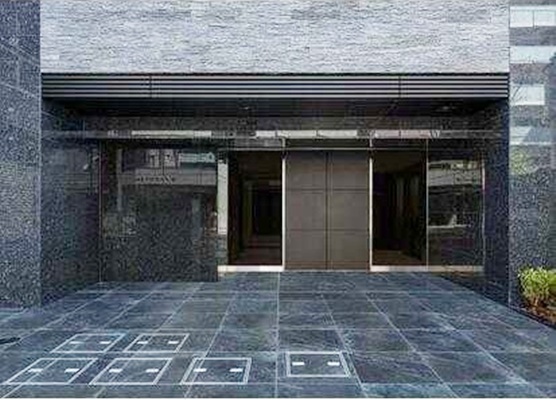 エントランス　【設備充実、インターネット無料♪】