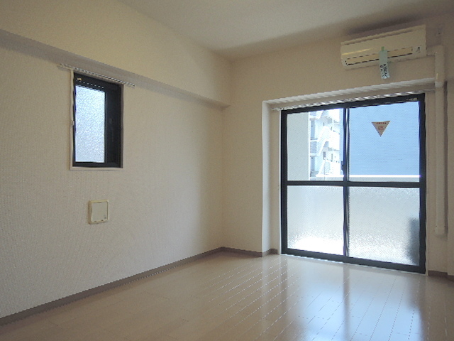 居室・リビング　４Ｆ南東向き角部屋２面採光　ゆとりの洋室９．４帖