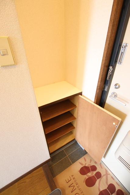 玄関　玄関　下駄箱