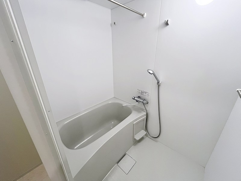 バス・シャワールーム　※別部屋の写真です