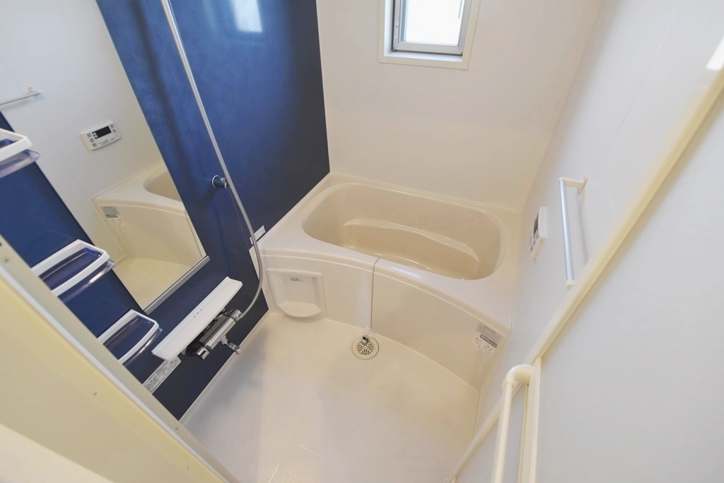 バス・シャワールーム　浴室乾燥・追い炊き機能付きで便利♪