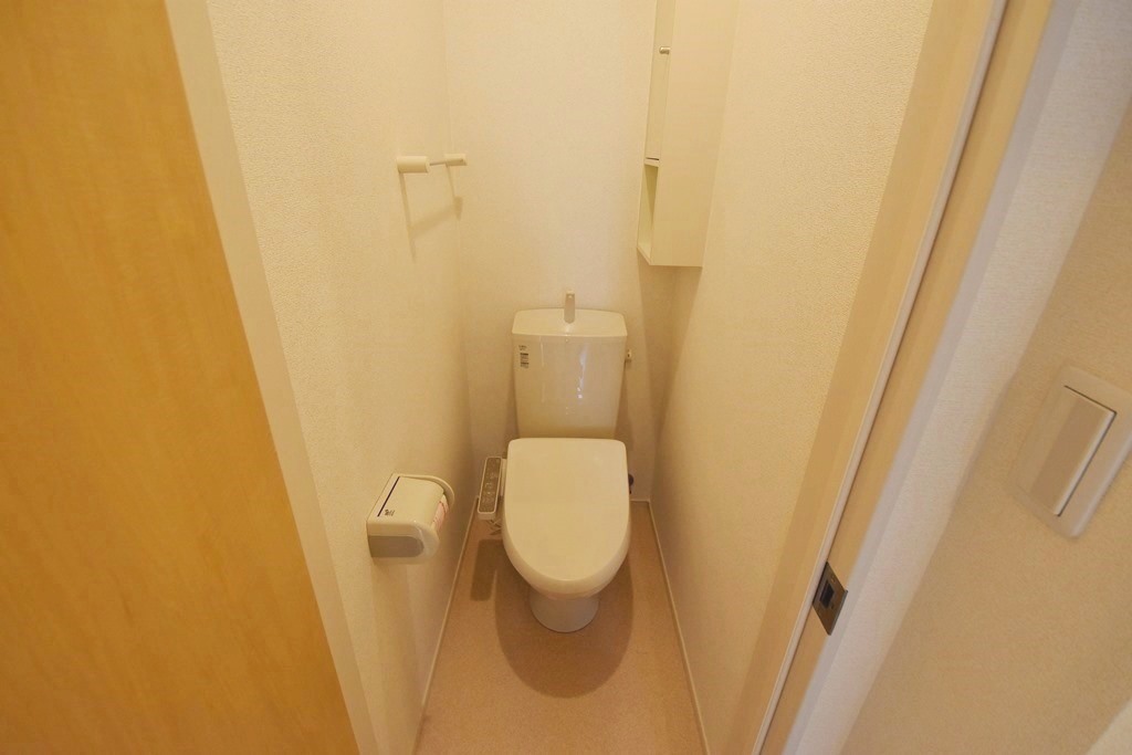 トイレ　温水洗浄便座機能付き☆