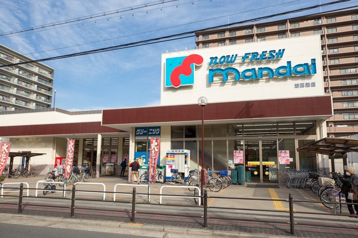 スーパー　万代（スーパー）まで590m