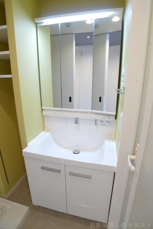 洗面設備　（写真は同タイプ）