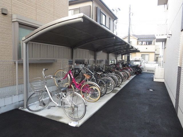 その他共有部分　～やっぱり屋根付き駐輪場～濡れないですからね～