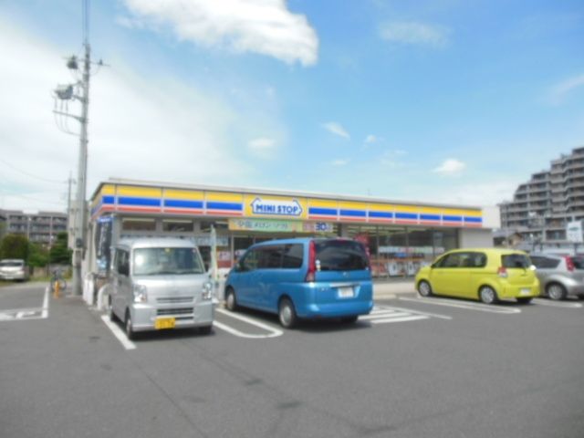 コンビニ　ミニストップ（コンビニ）まで800m