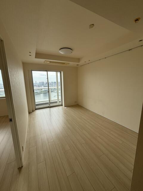 居室・リビング　※別部屋の参考写真です。