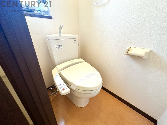 トイレ　温水洗浄便座付きのトイレです♪