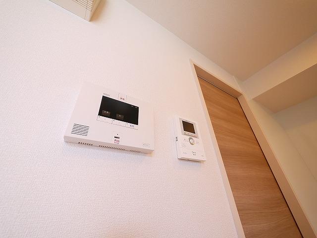 セキュリティ　お顔が見えるモニター付きインターホンで安心。