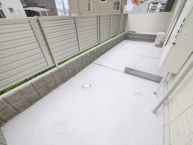 バルコニー　陽当たり良好なバルコニーです